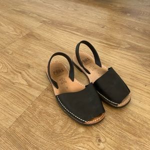 Black Avarcas USA Pons Classic Style size 7